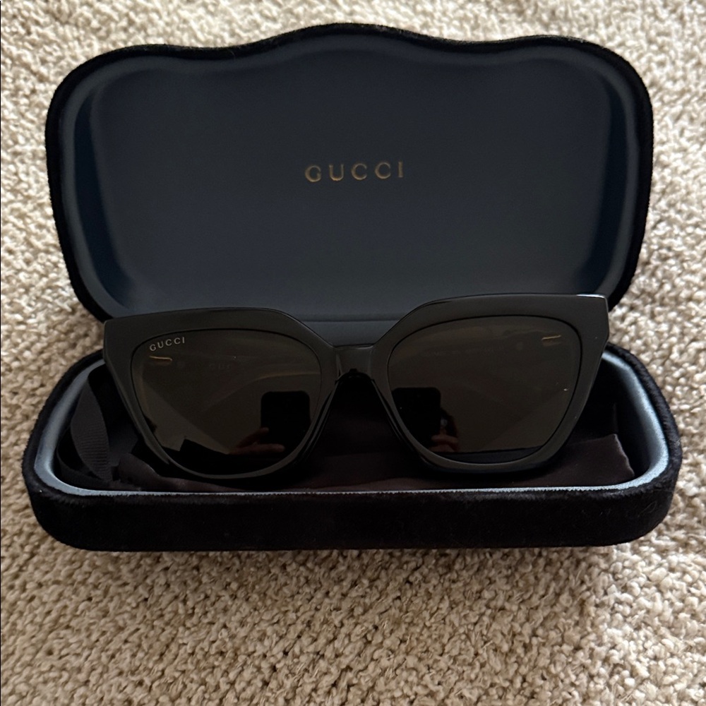 Gucci Women’s GG1542s glasses with clip on